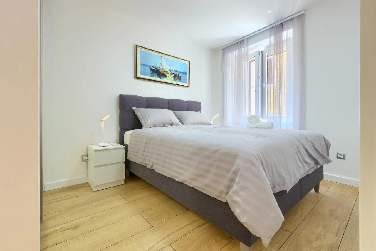 Apartment Tale - Brand New Apartment In Pula'S Old Town, With Free Netflix And Wi-Fi Pula