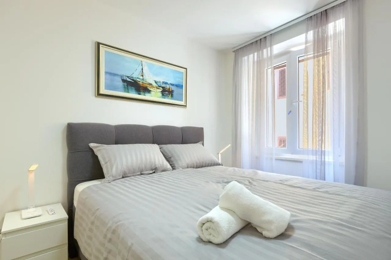 Apartment Tale - Brand New Apartment In Pula'S Old Town, With Free Netflix And Wi-Fi 0*, Pula Croatia