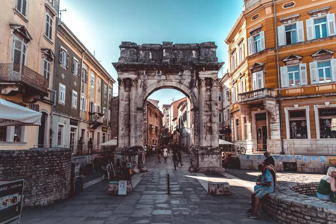 Apartment Tale - Brand New Apartment In Pula'S Old Town, With Free Netflix And Wi-Fi