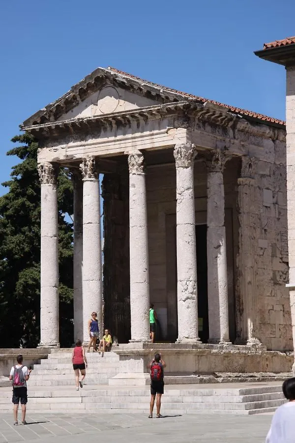 Apartment Tale - Brand New Apartment In Pula'S Old Town, With Free Netflix And Wi-Fi