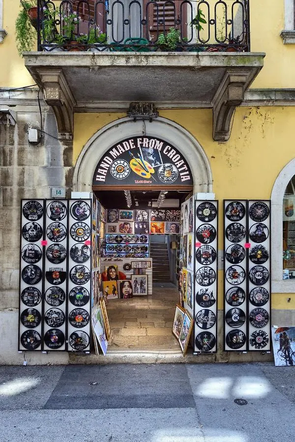 Apartment Tale - Brand New Apartment In Pula'S Old Town, With Free Netflix And Wi-Fi